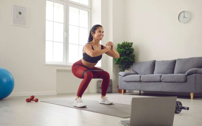 Exercícios em casa são alternativa para perder peso fora das academias - Shutterstock
