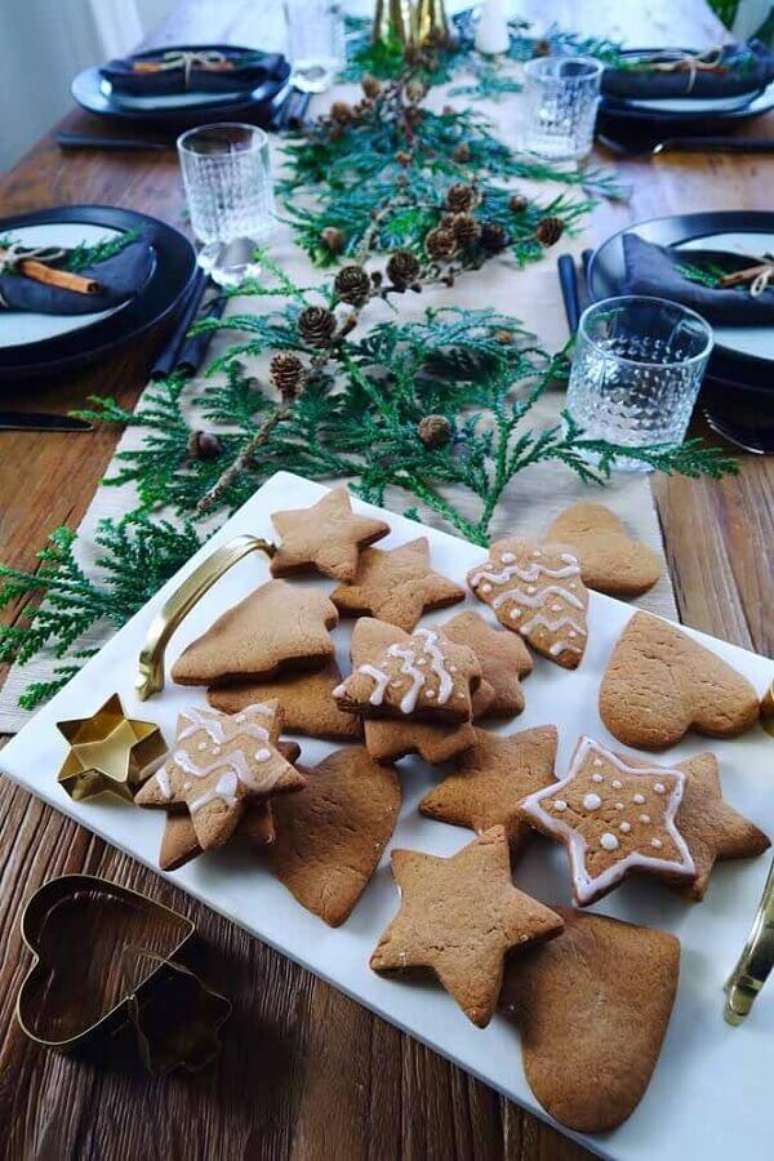 20. Card&aacute;pio de ceia natalina com biscoitos de Natal &ndash; Foto: Ambienta