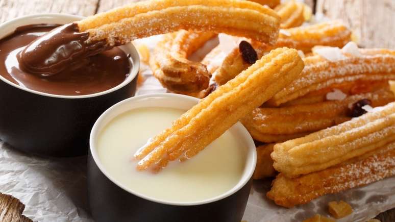 3 op&ccedil;&otilde;es diferentes e pr&aacute;ticas de preparar o famosos churros delicioso