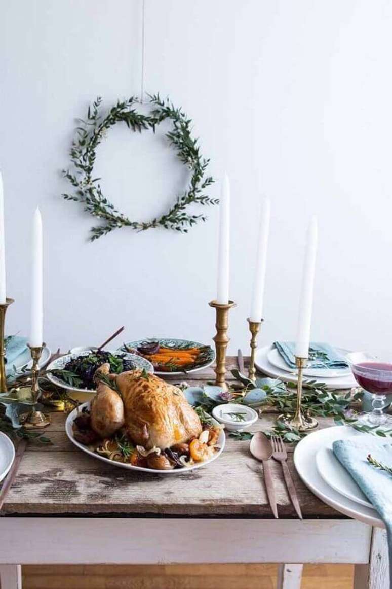 50. Ideia de card&aacute;pio de ceia natalina com decora&ccedil;&atilde;o r&uacute;stica &ndash; Foto: Residences Decoration Magazine