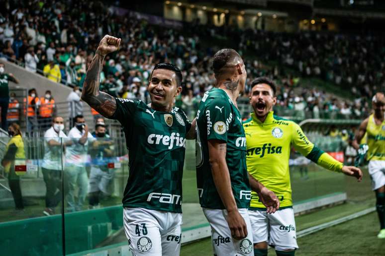 Palmeiras amassa o Atlético-GO e chega à 6ª vitória seguida