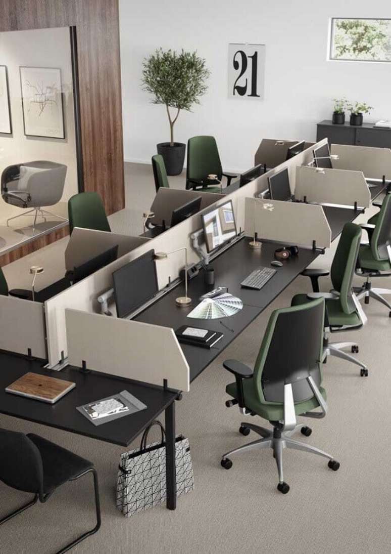 38. Decora&ccedil;&atilde;o de escrit&oacute;rio com divis&oacute;rias para bancada de trabalho &ndash; Foto: Architizer