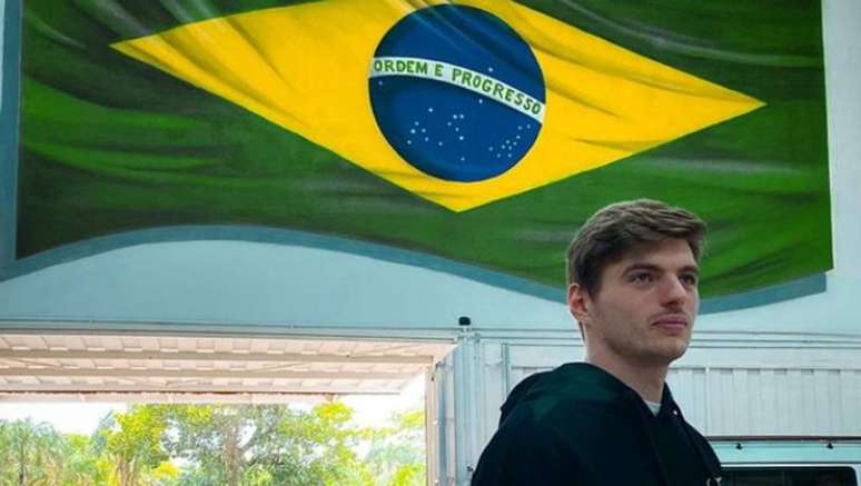 Holandês com 'jeitinho brasileiro', Verstappen se aproxima do País por causa da namorada e esperava repetir sucesso do sogro, Nelson Piquet, em Interlagos