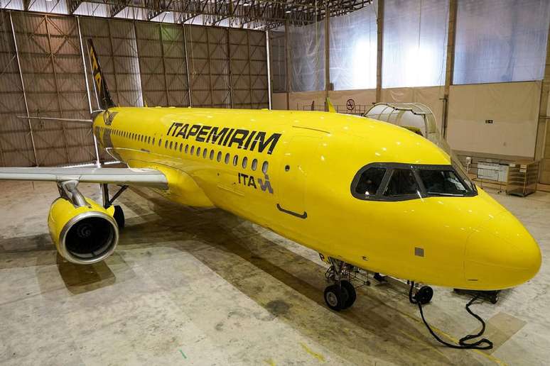Avião da ITA, companhia aérea do grupo Itapemirim; empresa não paga vale-alimentação há dois meses, segundo sindicato