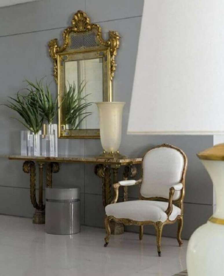 5. Decoração estilo retrô com móveis dourados barroco – Foto Elo7
