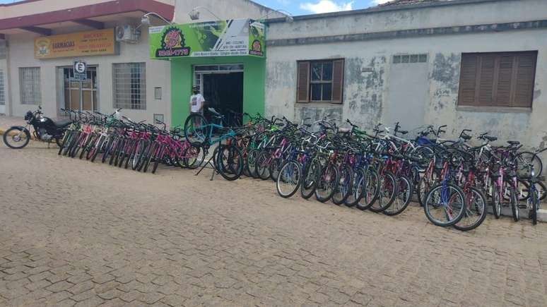 Comerciante afirma que alta na gasolina aumentou movimento em sua loja de venda e reparo em bicicletas