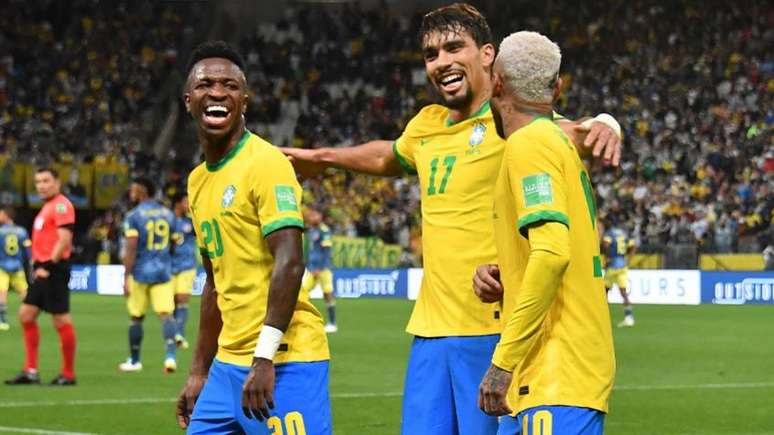 Jogadores celebram o gol de Paquetá (NELSON ALMEIDA / AFP)