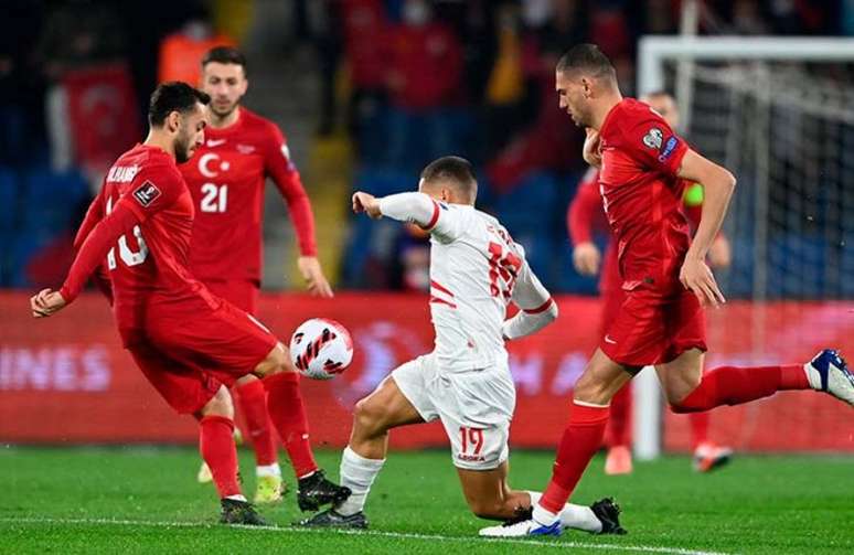 A Turquia goleou Gibraltar, que não tem nenhum ponto (Foto: Ozan KOSE / AFP)