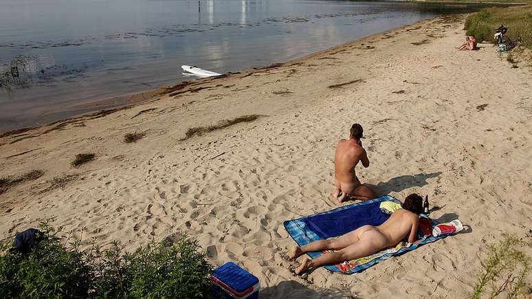 "É usar a natureza completamente, de forma plena", disse alemão acerca do nudismo