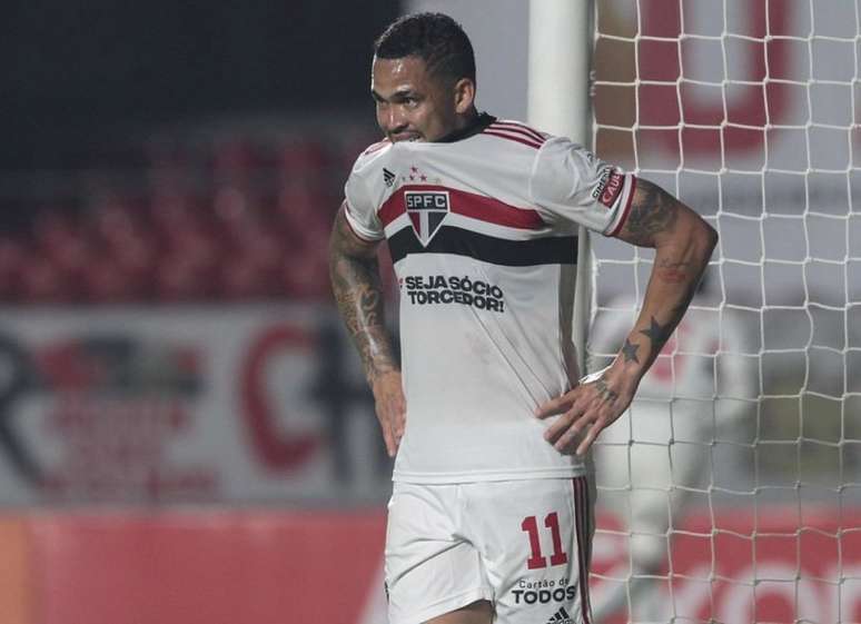 Luciano entrou no 2° tempo, mas pouco pôde fazer para amenizar a derrota (Foto: Rubens Chiri / saopaulofc.net)