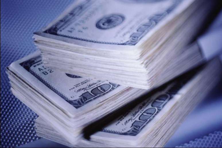 Os argentinos vivem em pesos, mas pensam em d&oacute;lares