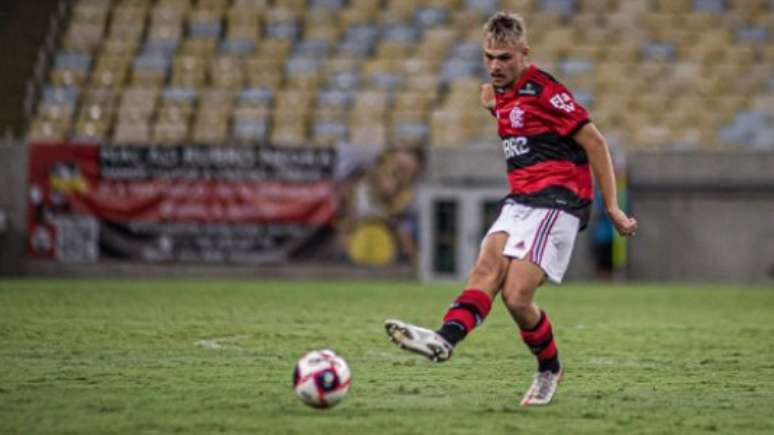 Ao todo, Noga soma 9 jogos pelos profissionais do Flamengo (Foto: Paula Reis / Flamengo)