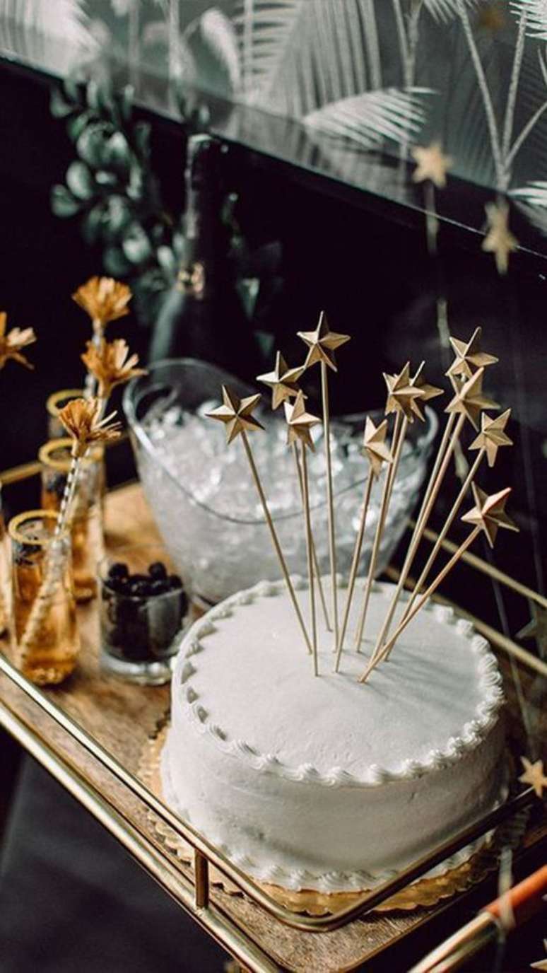 40. Decora&ccedil;&atilde;o de ceia ano novo decorada com cores ano novo metalizadas &ndash; Foto Estilo Proprio by sir