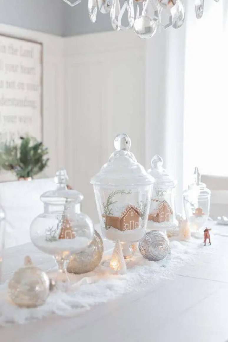 16. Reaproveite potes de vidro e descubra como fazer centro de mesa de natal. Fonte: Kerli Toots