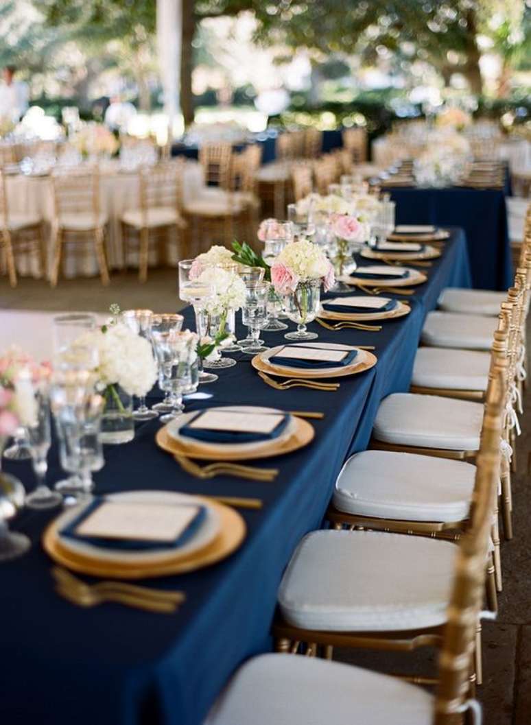 46. Festa com cores ano novo azul e dourado &ndash; Foto Country House Wedding Venues