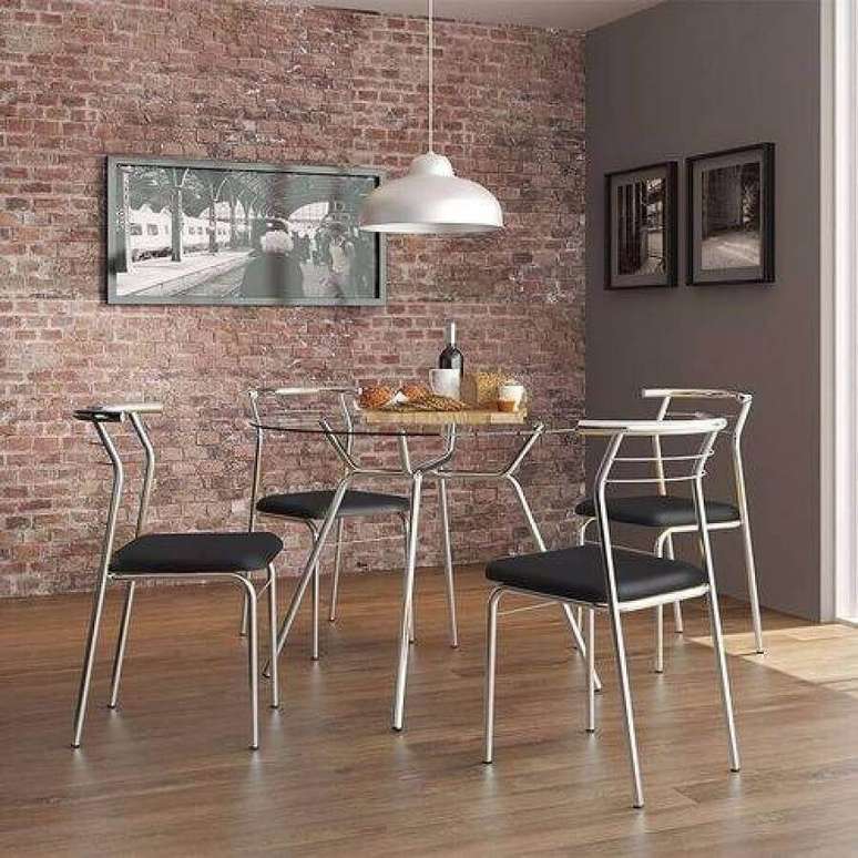 43. Decoração simples para sala de jantar com cadeira almofadada de metal – Foto: Magazine Luiza