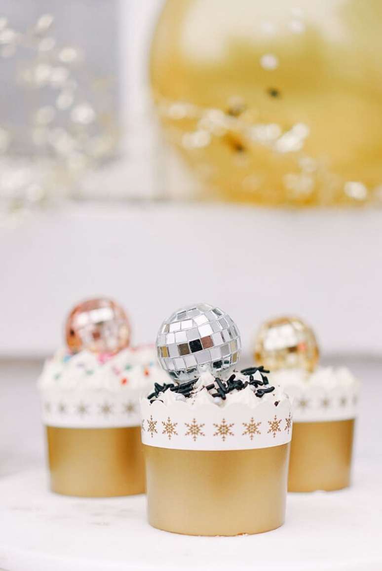 22. Cores ano novo dourado prata e rosa &ndash; Foto Best Friends For Frosting