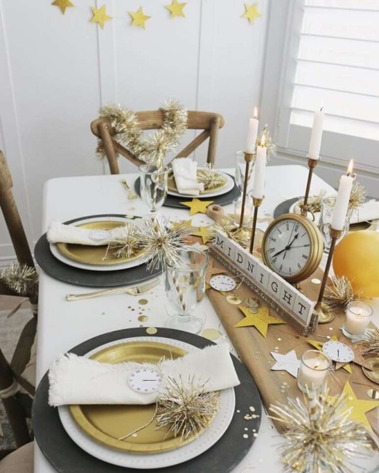 6. Mesa decorada com cores ano novo de forma criativa &ndash; Foto Country Girl Home
