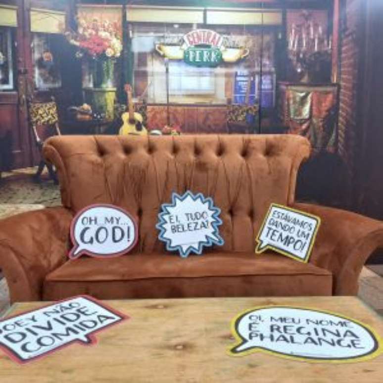 Famoso sofá do Central Perk chega ao Shopping Frei Caneca