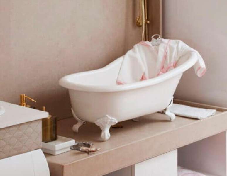 4. Banheira vitoriana pequena &eacute; perfeita para dar banho no beb&ecirc; &ndash; Foto Banheira SPA