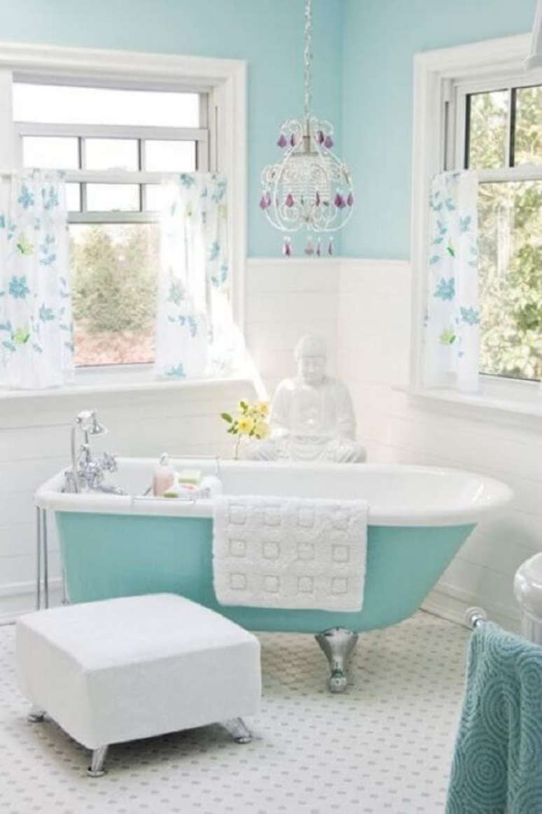 48. Banheira vitoriana na cor turquesa para banheiro moderno – Foto Mobly