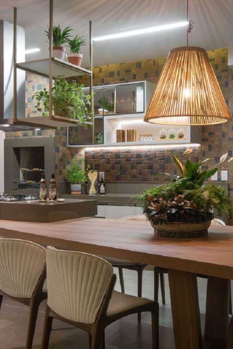 3. A ilumina&ccedil;&atilde;o da cozinha deve ser equilibrada para que n&atilde;o canse a vis&atilde;o. Reprodu&ccedil;&atilde;o: Avant