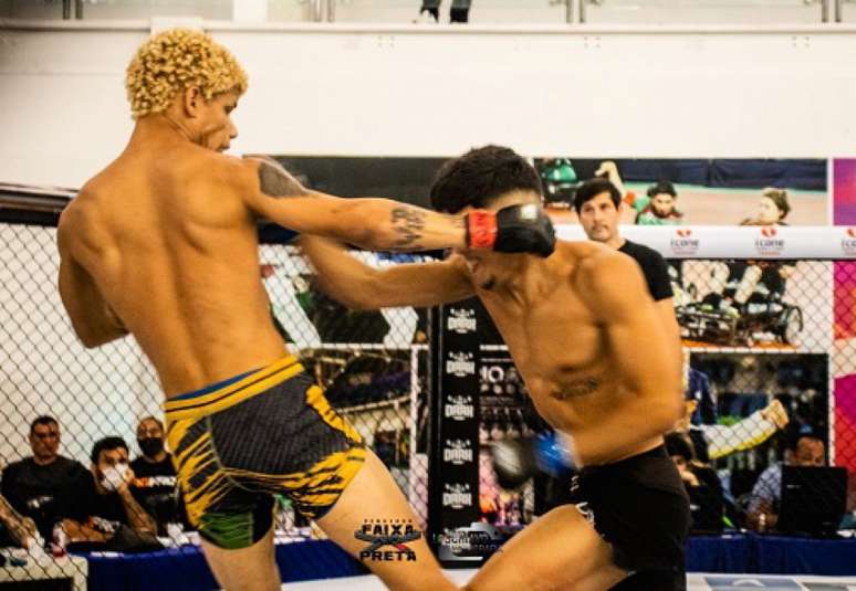 DC Pro: Rumo ao SFT contou com um show de MMA nas lutas profissionais (Foto: Lucas Loschiavo Loureiro)