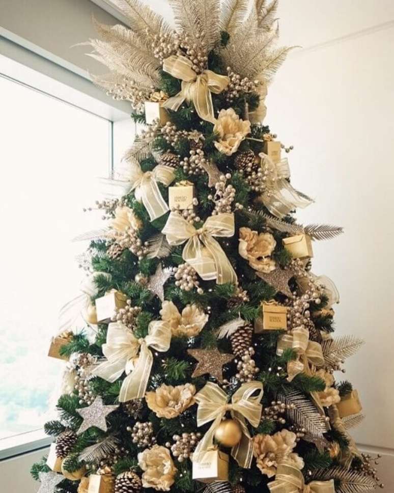 57. Flores para &aacute;rvore de natal dourada com la&ccedil;os &ndash; Foto Kabanas