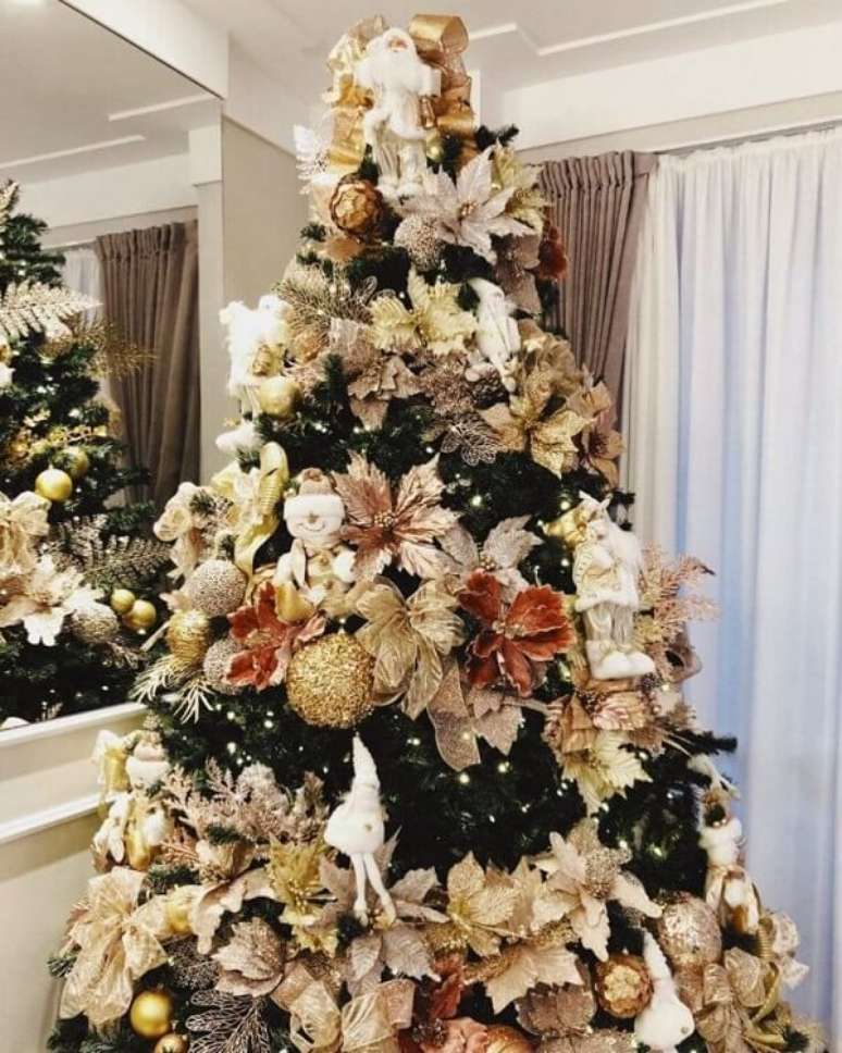58. Flores para &aacute;rvore de natal dourada e chique 0 Foto Liandco Eventos