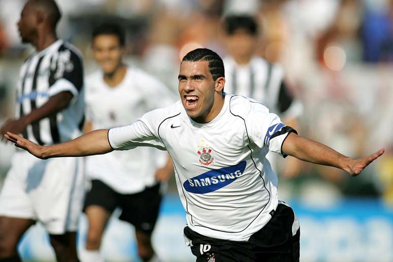 Tevez marcou um dos gols da vitória corintiana