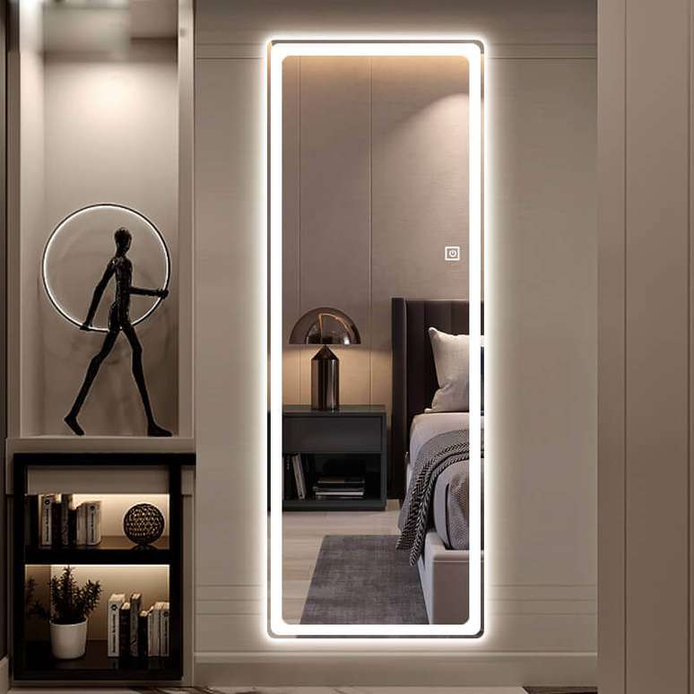 5. Espelho de corpo inteiro com LED para decoração de quarto moderno – Foto: Lazada