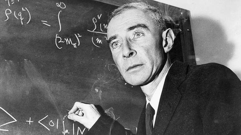 Robert Oppenheimer foi o diretor científico do Projeto Manhattan