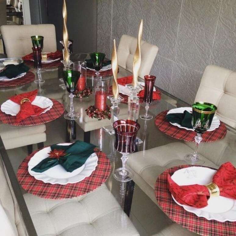 52. Prato branco e sousplat de natal estampado. Fonte: Estampa de Mesa