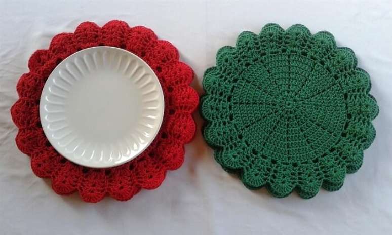 7. Sousplat de crochê para o natal vermelho e verde. Fonte: Ambrósia