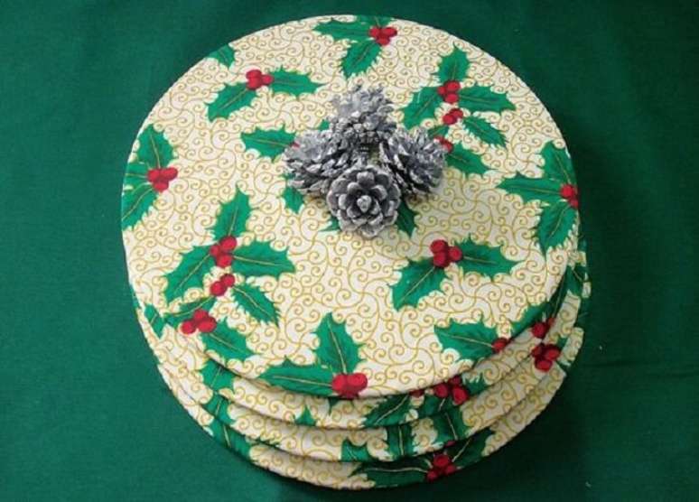 26. Modelo de capa de sousplat de natal. Fonte: Faz F&aacute;cil