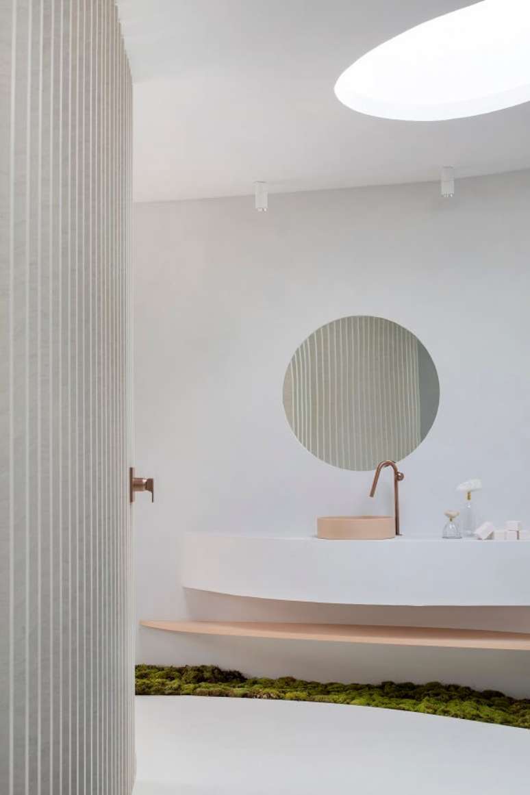 21. Banheiro com torneira cobre e cuba rose – Projeto Melina Romano Casa Alma Duratex Foto MCA Estudios
