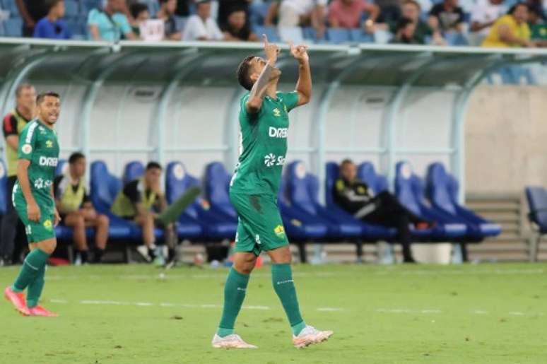 Elton anotou o único gol do jogo na Arena Pantanal(Foto: Divulgação/AssCom Dourado)