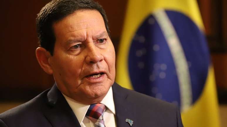 Vice-presidente Hamilton Mour&atilde;o participou de semin&aacute;rio sobre a Amaz&ocirc;nia que teve a participa&ccedil;&atilde;o do professor Luiz Carlos Molion; sua assessoria disse que ele se baseia em 'dados cient&iacute;ficos para emiss&atilde;o de suas ideias e opini&otilde;es'