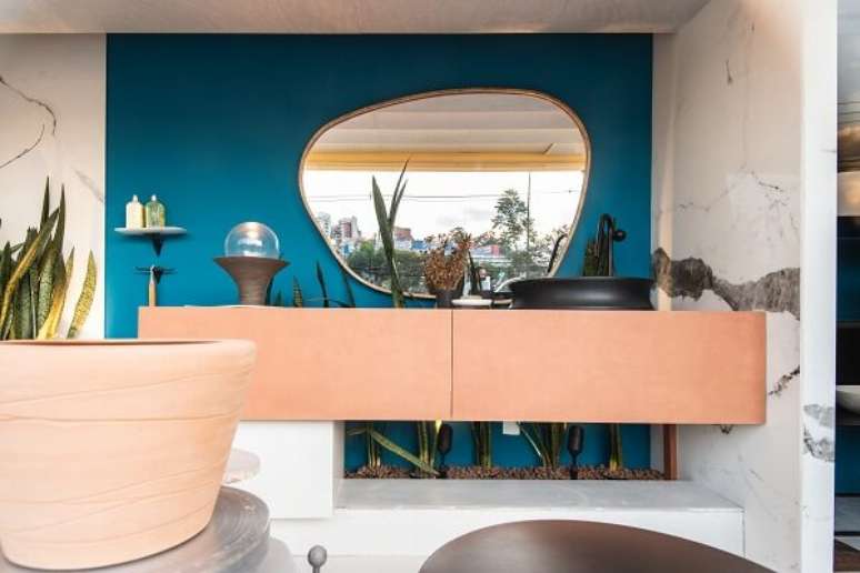 23. Banheiro moderno com cuba redonda – Projeto Marcelo Diniz e Mateus Finzeto Foto Victor Eleuterio