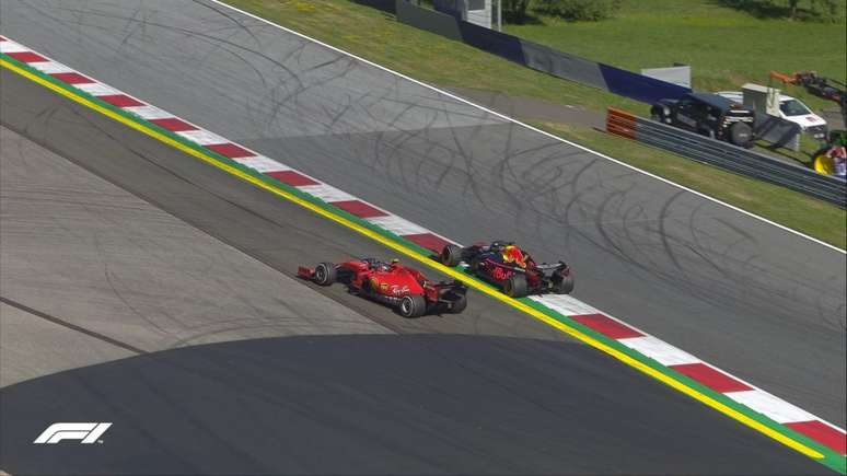 A disputa entre Verstappen e Leclerc na &Aacute;ustria, em 2019