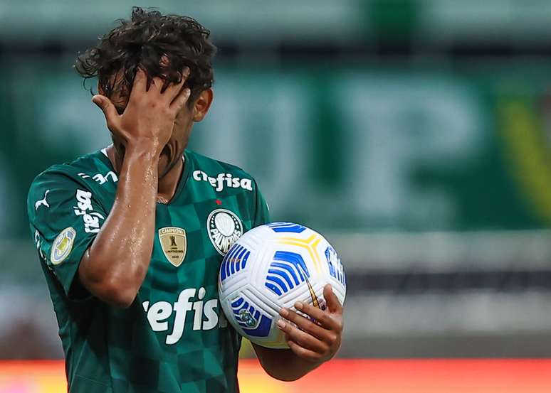 Gustavo Scarpa lamenta lance perdido pelo Palmeiras