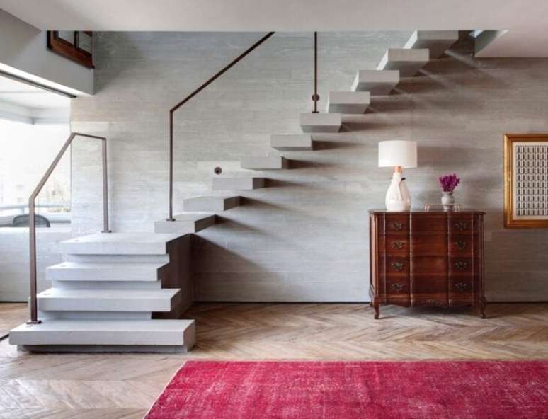 55. Escadas modernas com formato otimizado – Foto Messa Penna