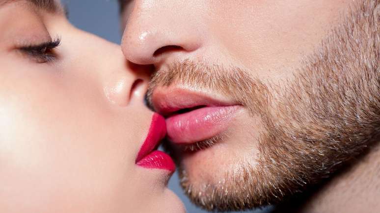 O beijo na boca é a primeira ligação íntima que duas pessoas podem ter após se conhecerem