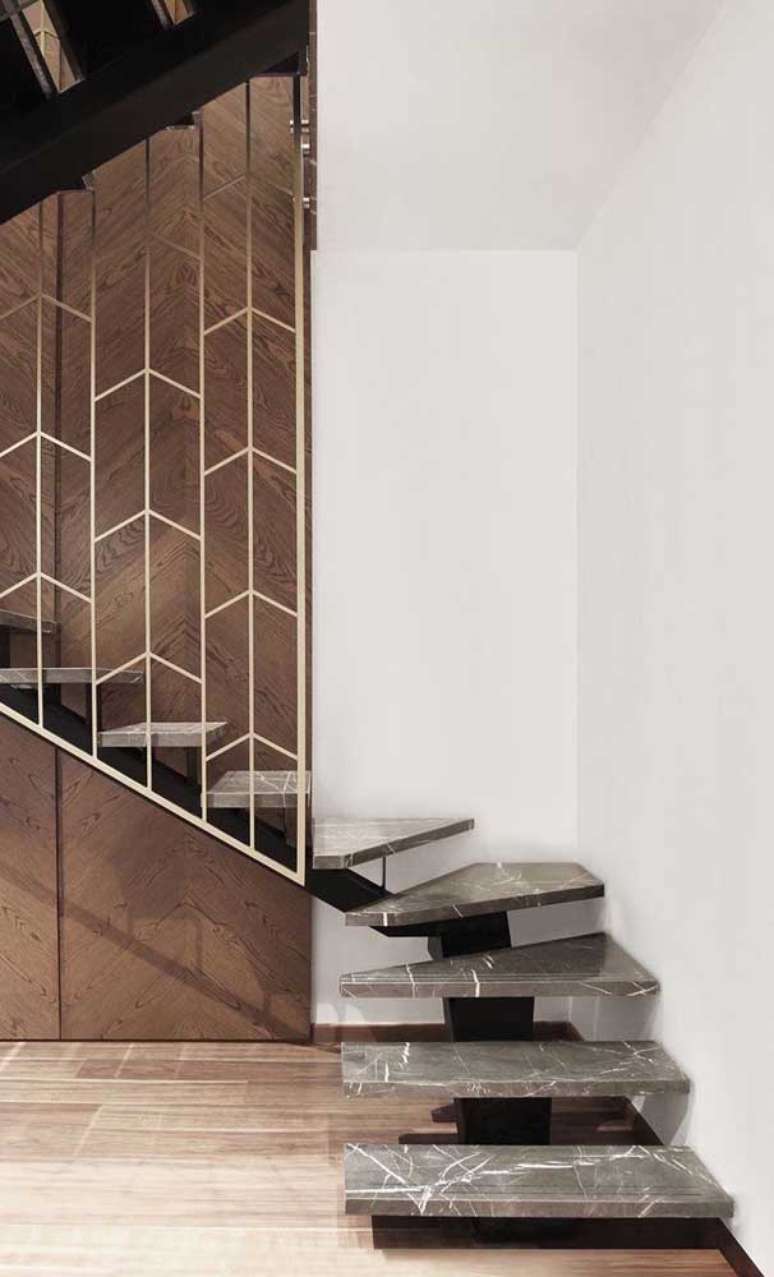 15. Escadas modernas de mármore cinza e perto no canto do ambiente – Foto Decor Facil