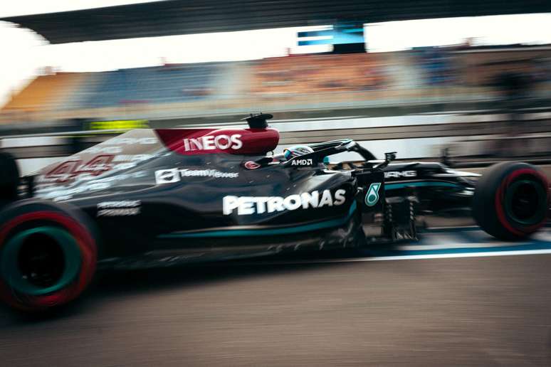 Lewis Hamilton em ação no circuito de Losail 