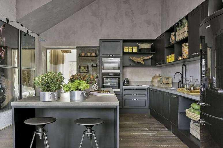 7. Decoração estilo urbano para cozinha cinza planejada – Foto: Evelyn Muller CASACOR