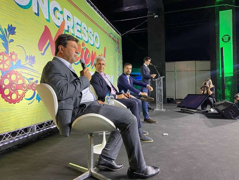 Luiz Henrique Mandetta, Luiz Felipe d'Ávila e Eduardo Leite defenderam a "terceira via" no Congresso Nacional do MBL