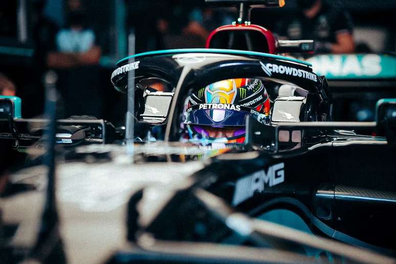 Lewis Hamilton tem capacete pintado com as cores do arco-íris no fim de semana no Catar 