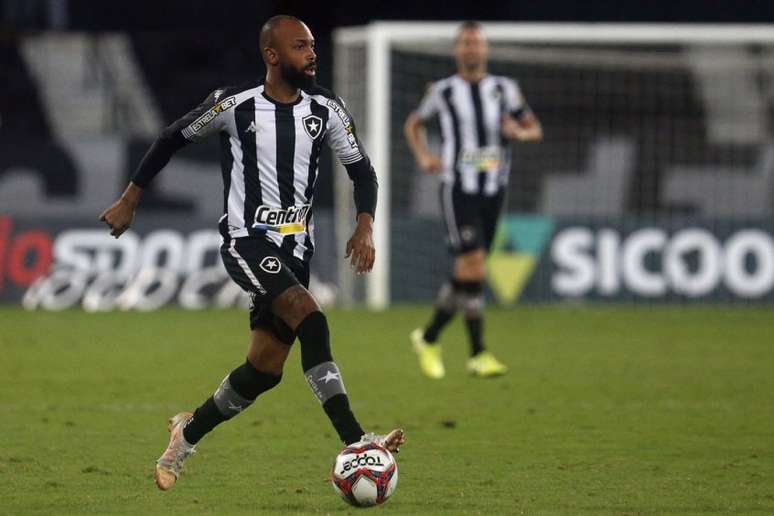 Chay, principal responsável pelas jogadas de criação do Botafogo, está fora do jogo (Foto: Vítor SIlva/Botafogo)
