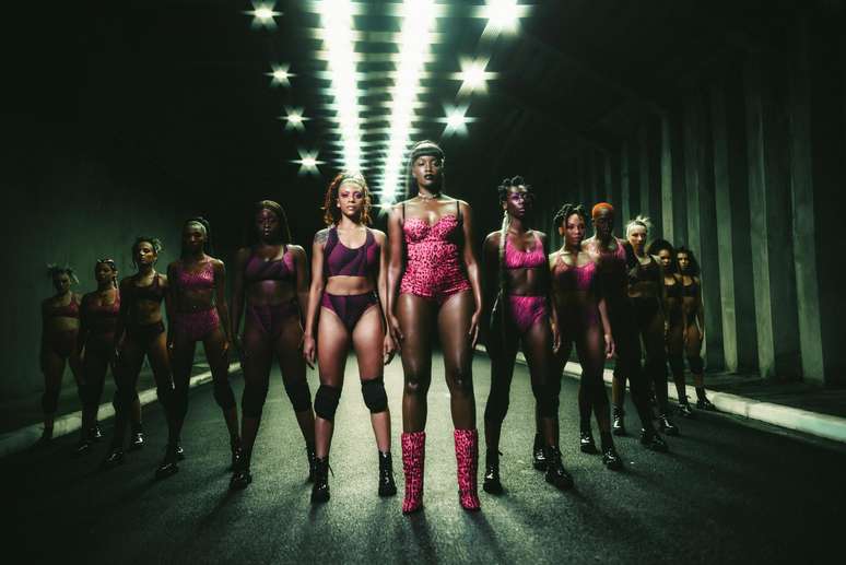 O clipe de Sem Filtro aposta em muita coreografia e sensualidade